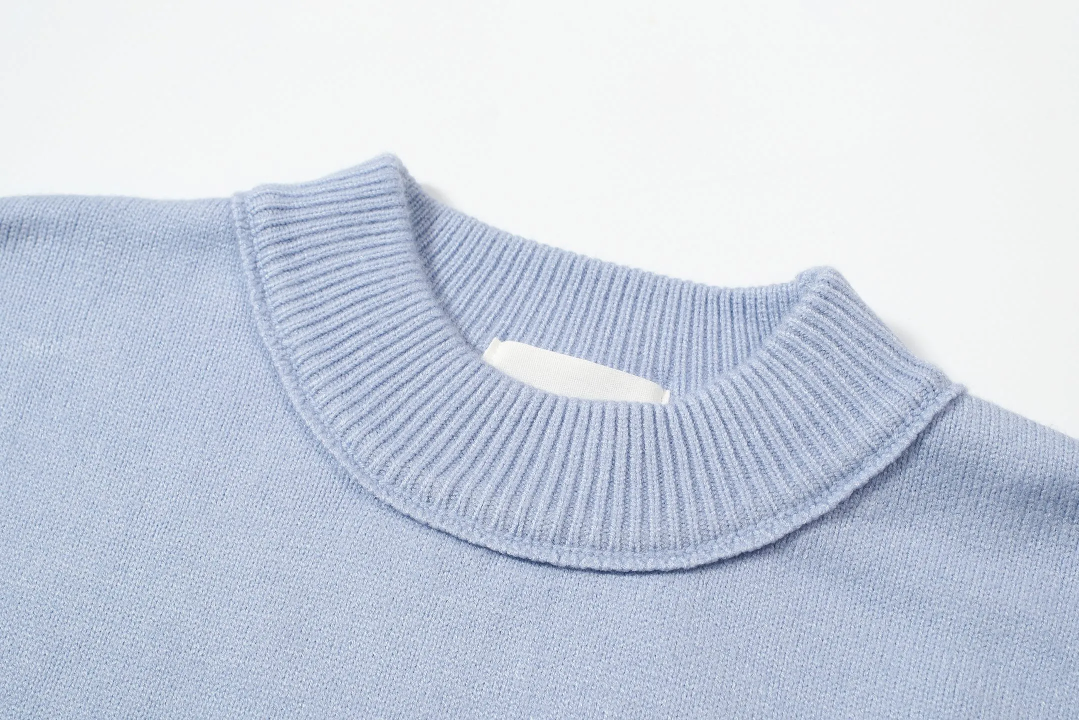 Light Blue In Stock🚨 A 9008#AM French minimalist style peach heart logo reverse rib round neck sweater camel Royal Blue Light Blue milk tea color White black heart Black red heart 116 A 9008#21019003